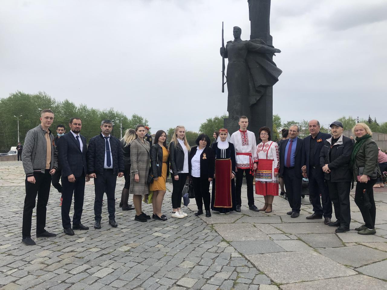 Приняли участие в церемонии возложения цветов к монументу воинской и трудовой Славы